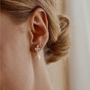 NWOT Pearl Drop Earrings – Gold Plated